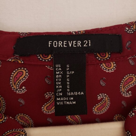 Forever 21 Burgundy Paisley Pattern Short Sleeve V Neck Blouse Size Small - Picture 4 of 12